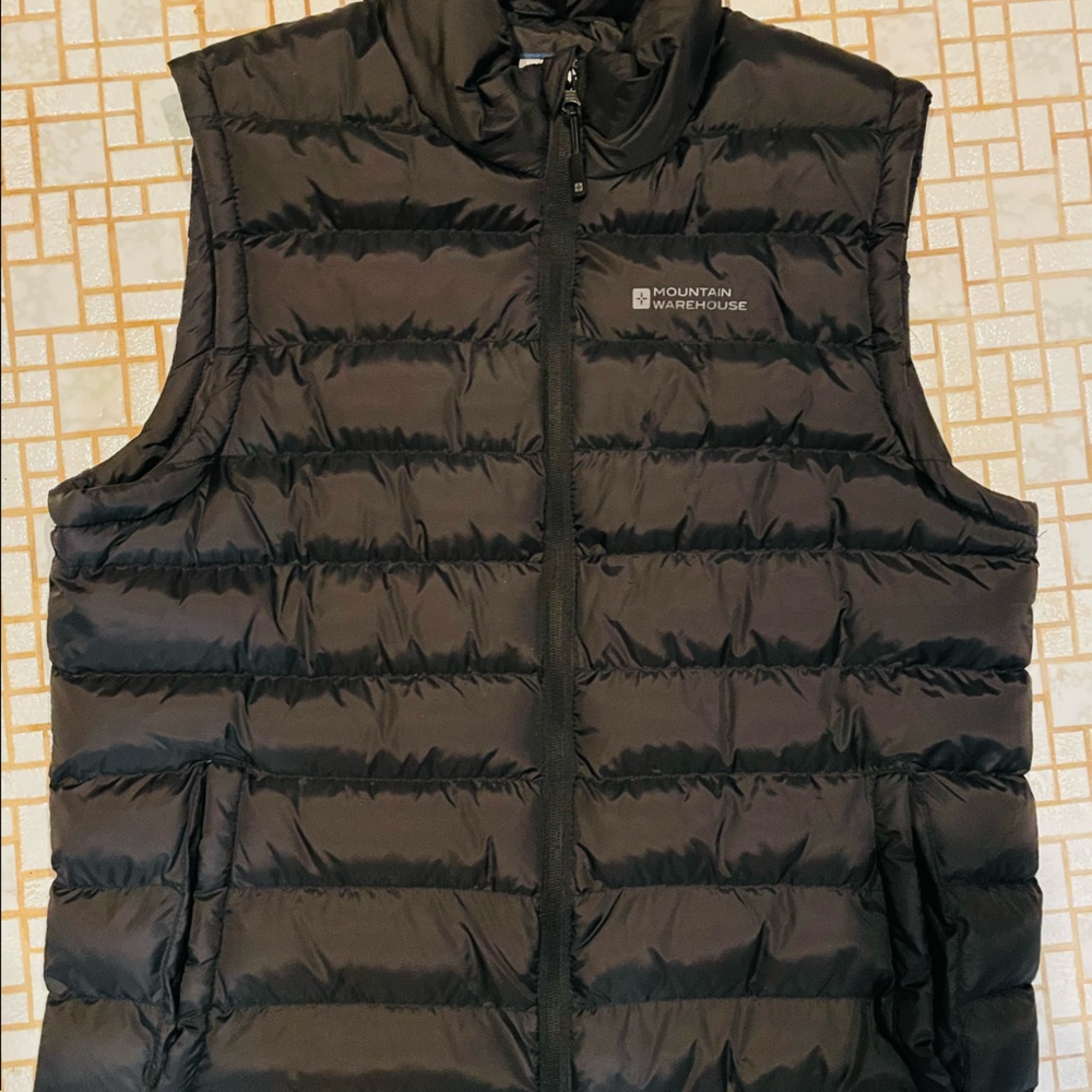 Mens Mountain Warehouse Puffy Full Zip Vest worn once! Size L Black